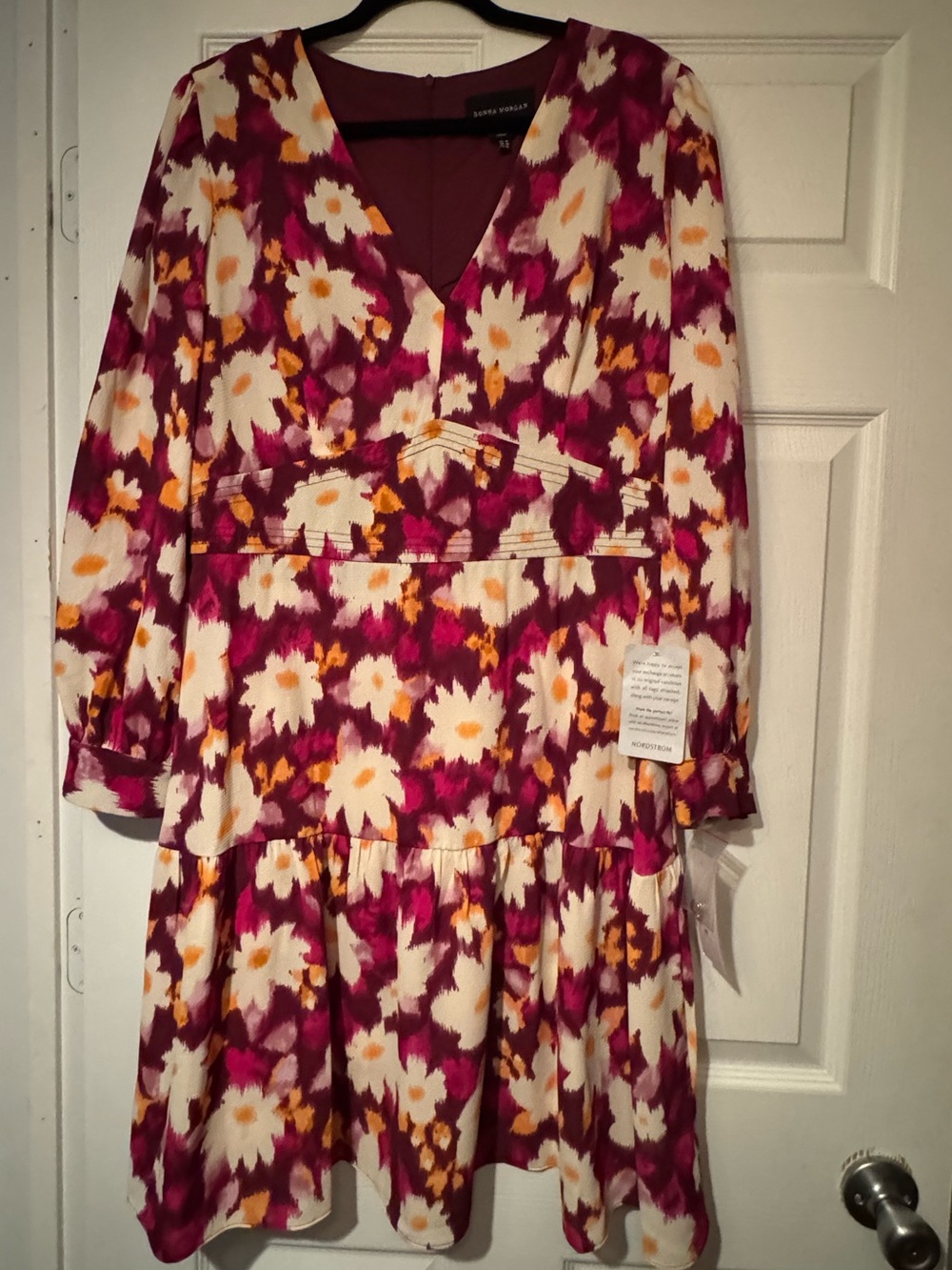 NWT Donna Morgan Sz 16 Floral V-Neck Dress in Magenta, Cream & Gold